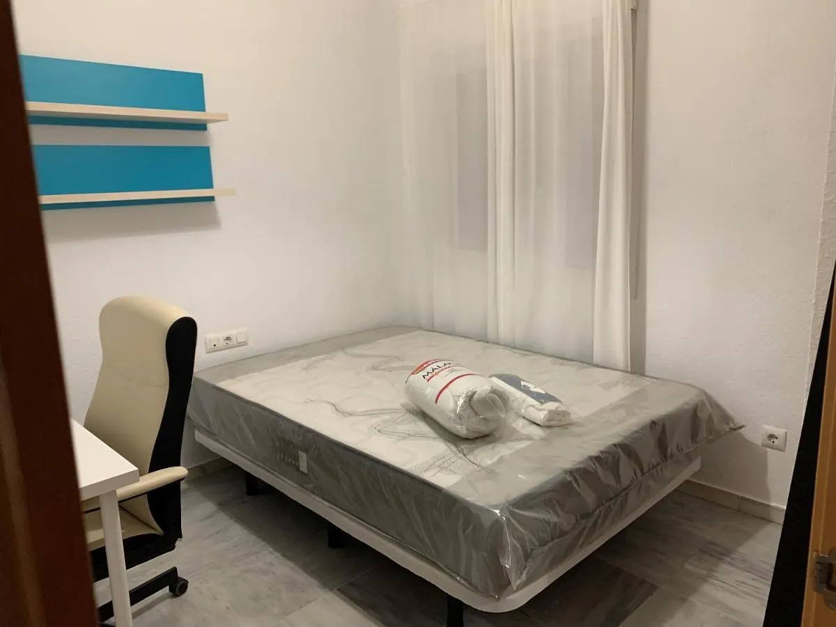 Piso De 3 Dormitorios Cerca De La Playa Y Del Recinto Ferial Malaga